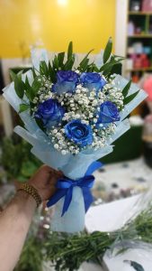 دسته گل رز آبی